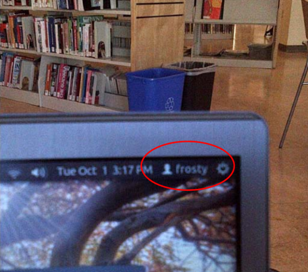 Cette photo, publiée par les procureurs, montre l'ordinateur portable d'Ulbricht saisi dans la bibliothèque publique, connecté en tant que "Glacial." Selon le gouvernement, il s'agissait du nom du seul ordinateur autorisé à se connecter directement au serveur Silk Road.