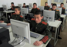 Une image de HP, sous-titrée "Étudiants nord-coréens s
